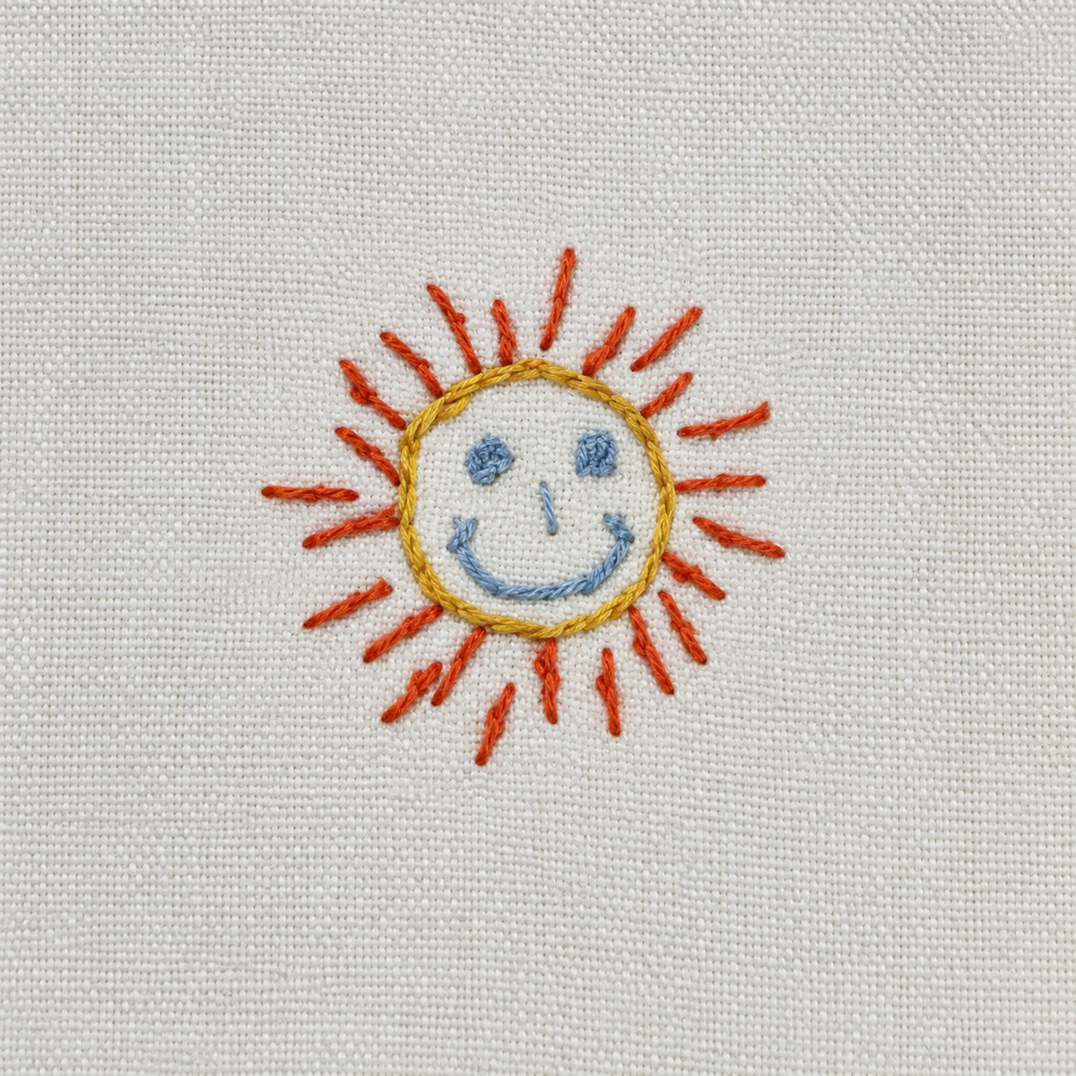 Detalle del bordado del sol