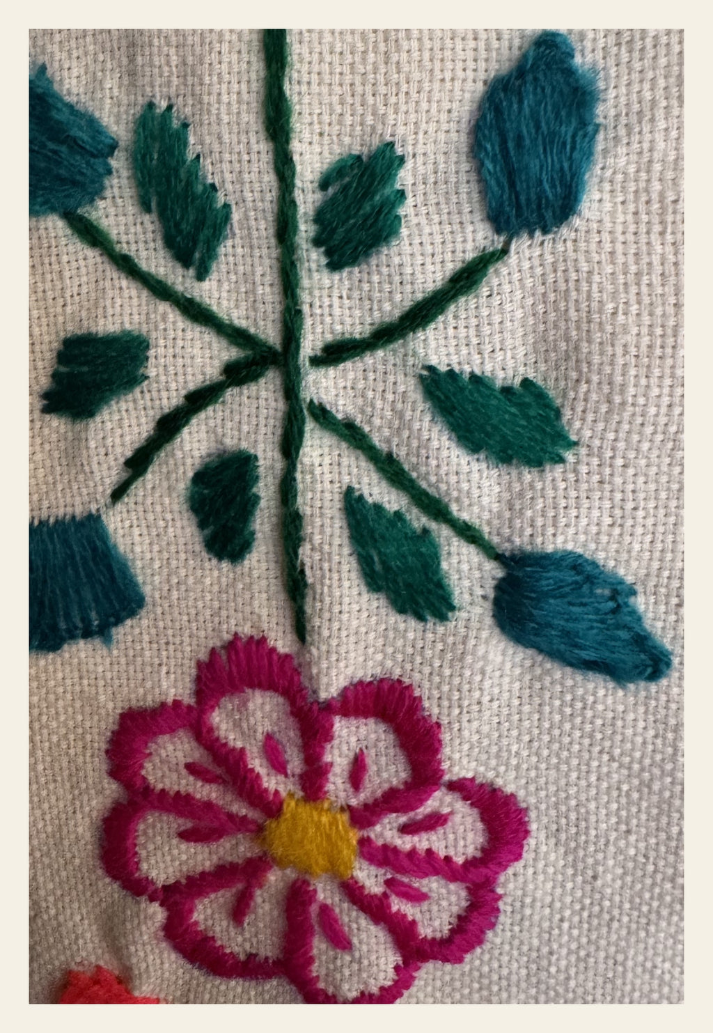 Funda de almohada bordada, detalle de la confección