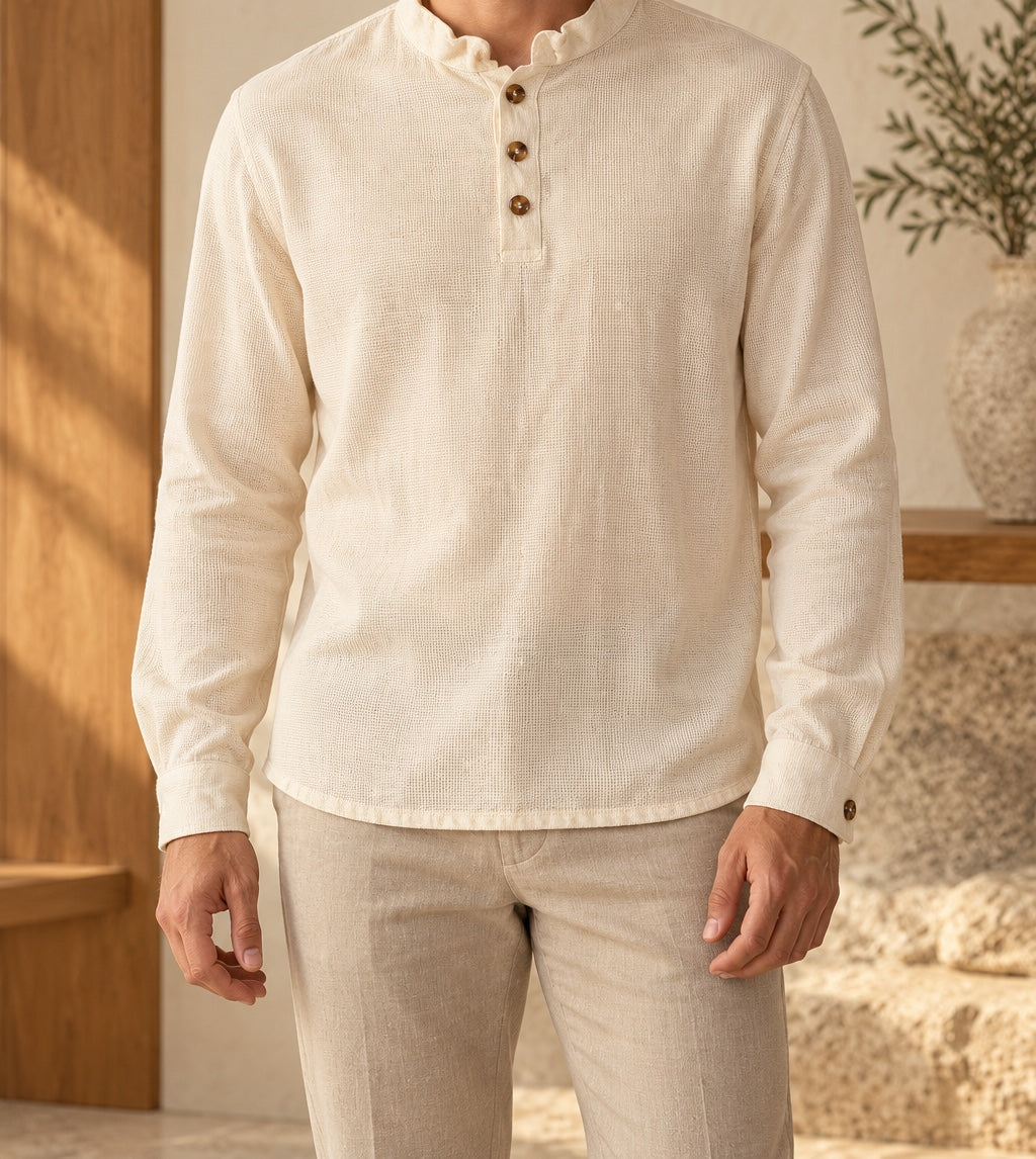Camisa de hombre cuello mao cerrada botón café, puesta