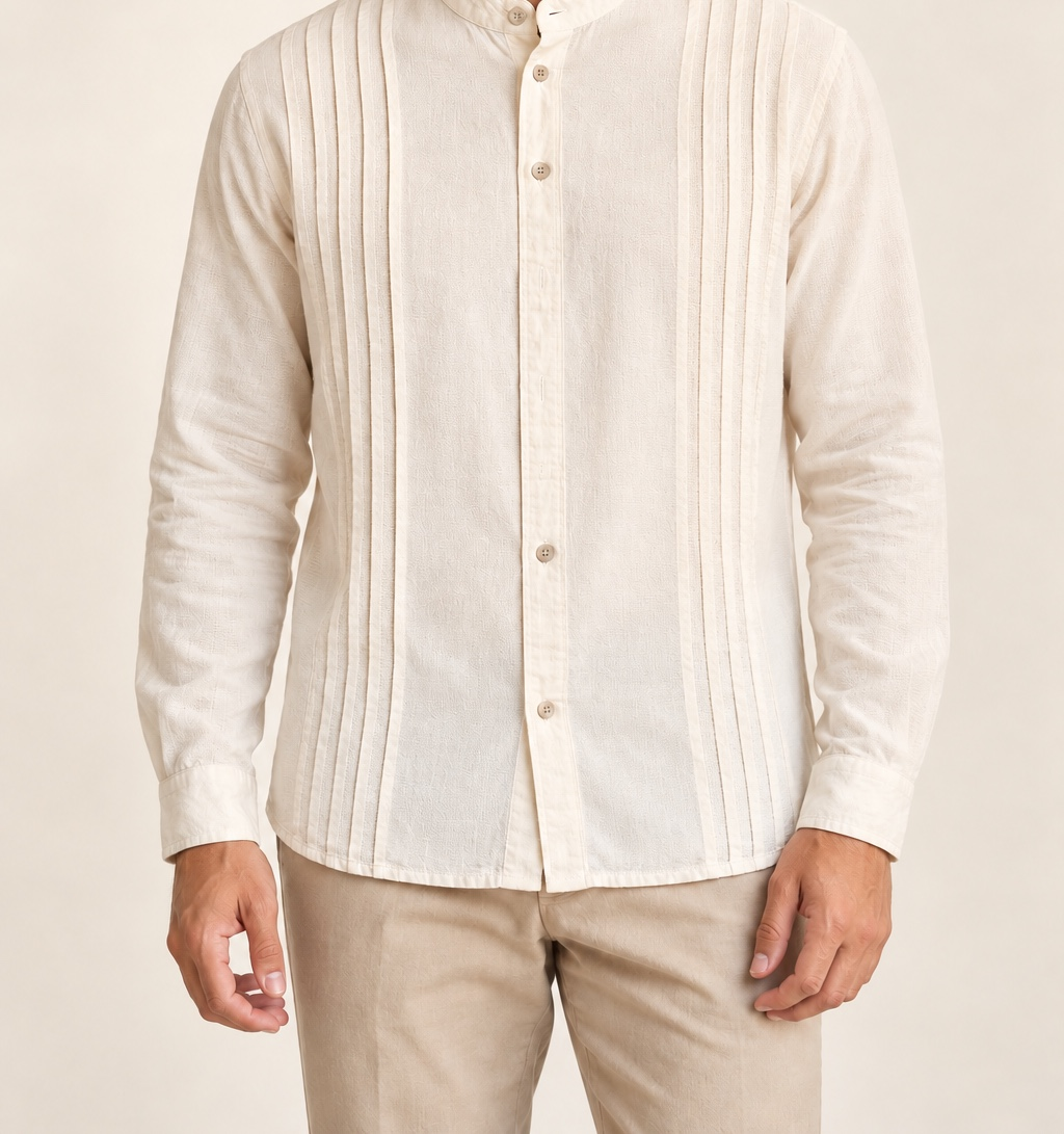 Camisa cuello mao con alforzas en look cotidiano