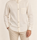 Camisa cuello mao con bolsillo en look cotidiano