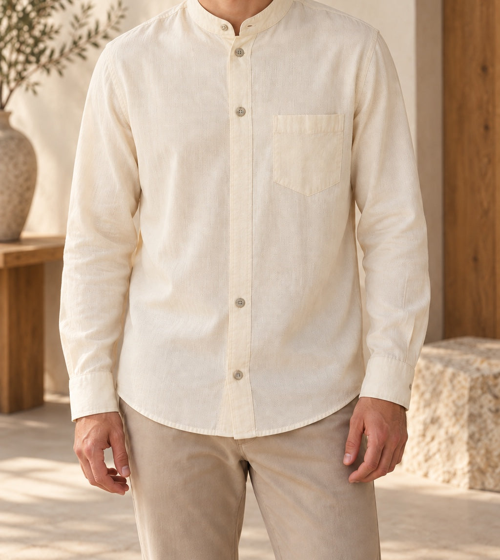 Camisa de hombre cuello mao con bolsillo, puesta