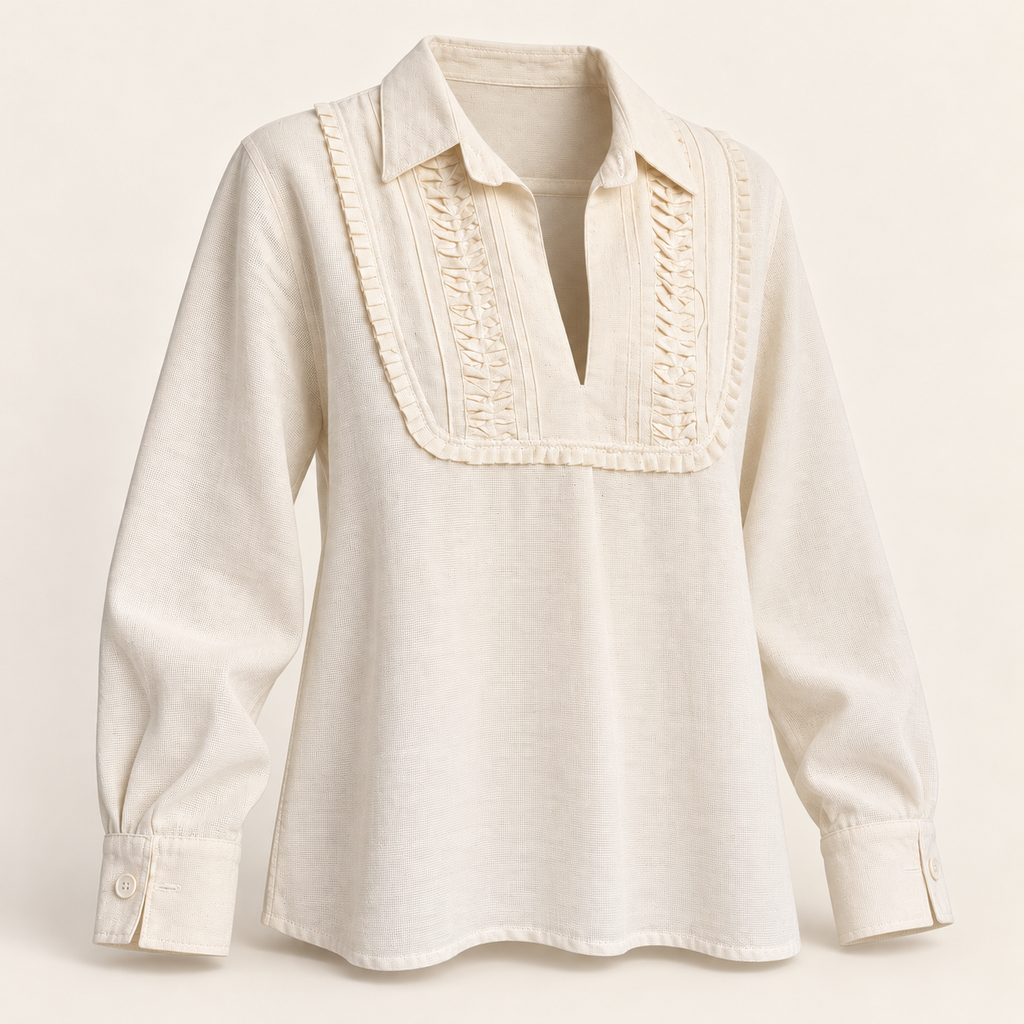 Camisa cuello abierto con pechera, vista en ángulo