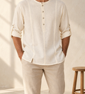 Camisa cerrada manga doblable en look editorial