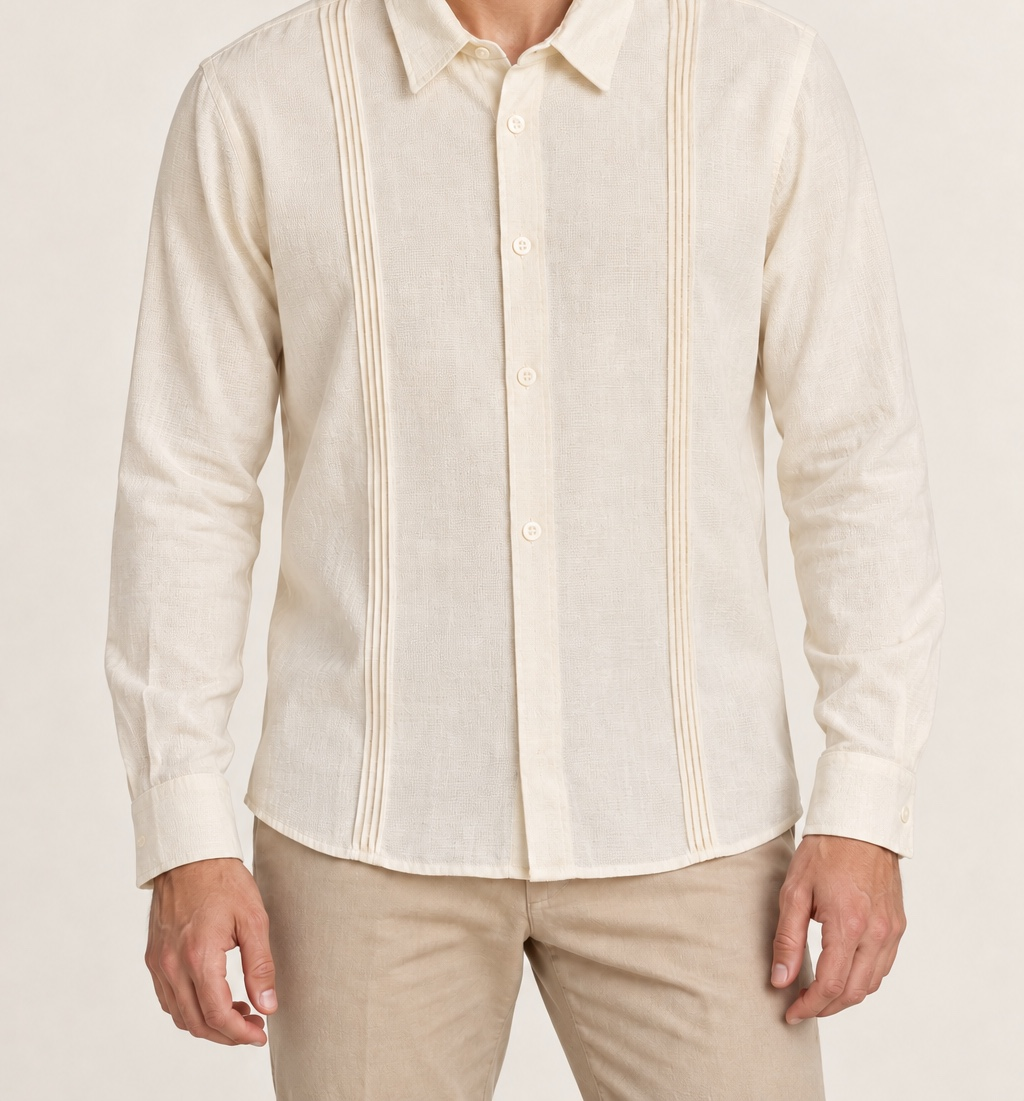 Camisa cuello italiano con alforzas en look cotidiano