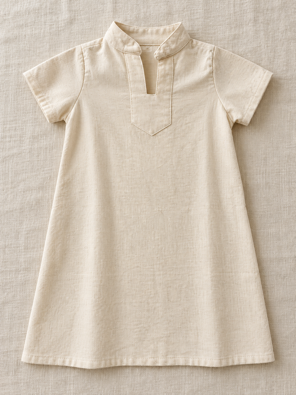 Vestido de niña de cuello abierto, liso: vista adicional (imagen ilustrativa creada con IA)