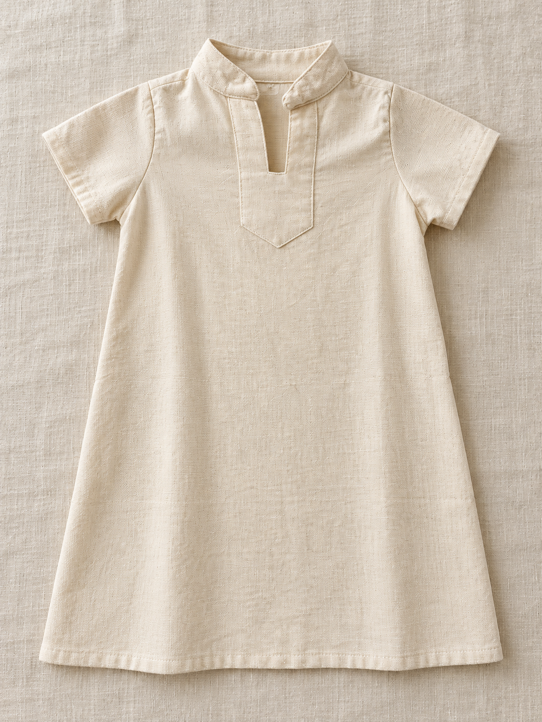 Vestido de niña de cuello abierto, liso: vista adicional (imagen ilustrativa creada con IA)
