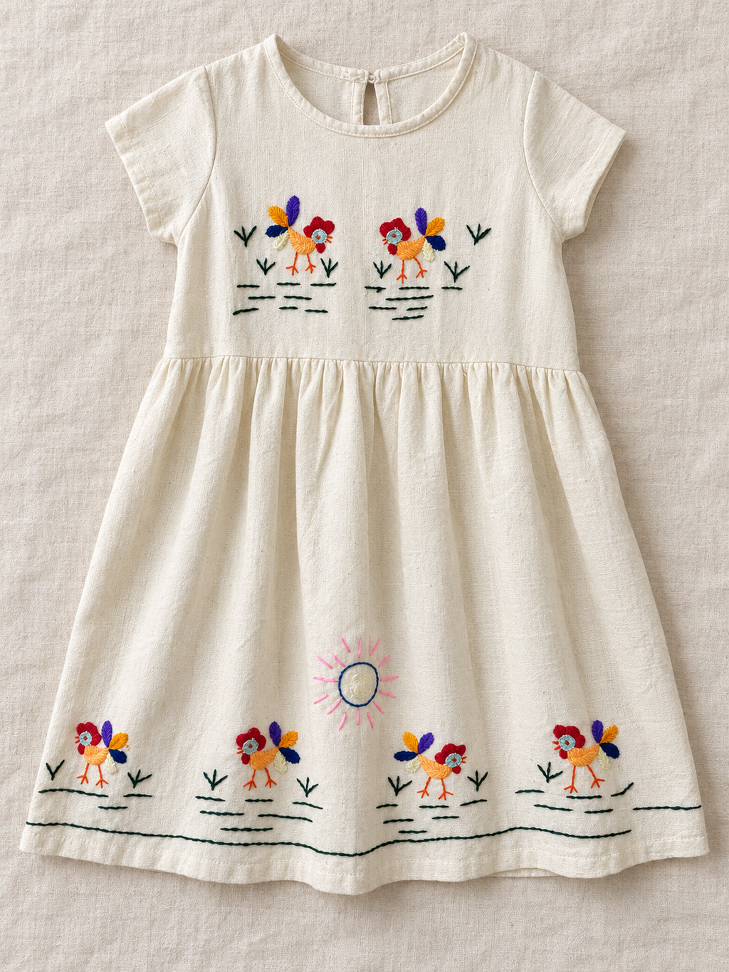 Vestido de niña bordado La Granja, manga corta: vista adicional (imagen ilustrativa creada con IA)