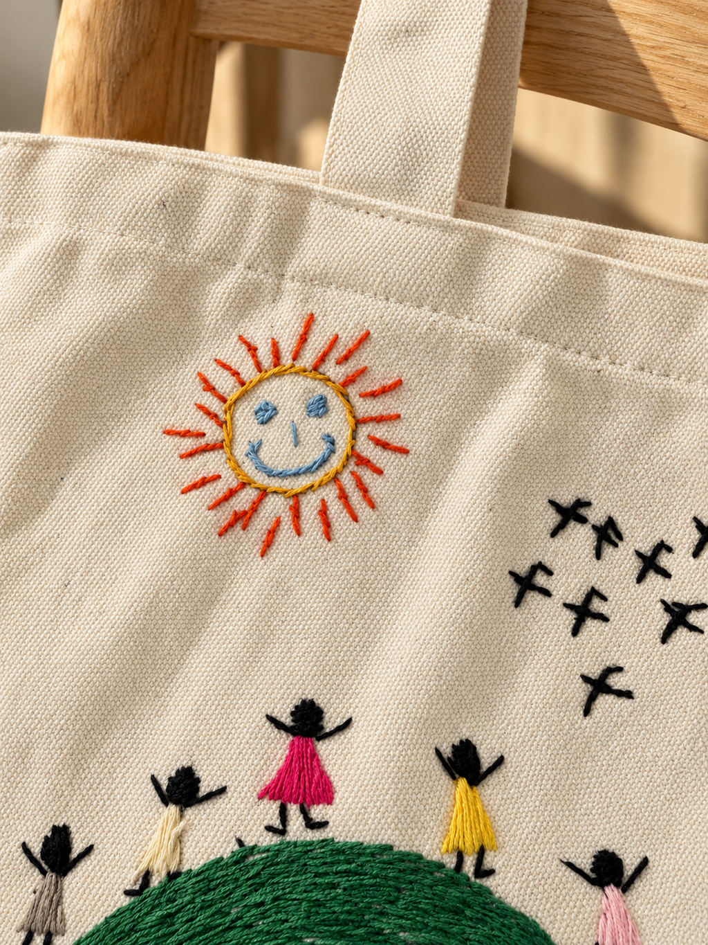 Bolsa de manta bordada Sol del cerro: estilo de vida (imagen ilustrativa creada con IA)