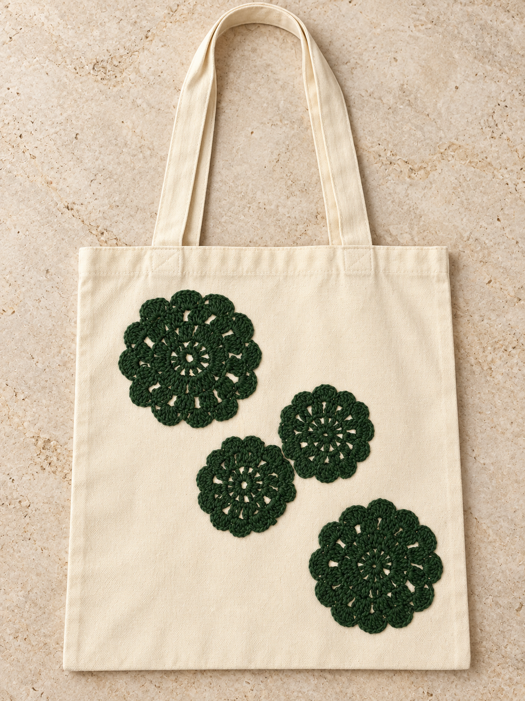 Bolsa de manta con rosetas tejidas verde bosque: vista adicional (imagen ilustrativa creada con IA)