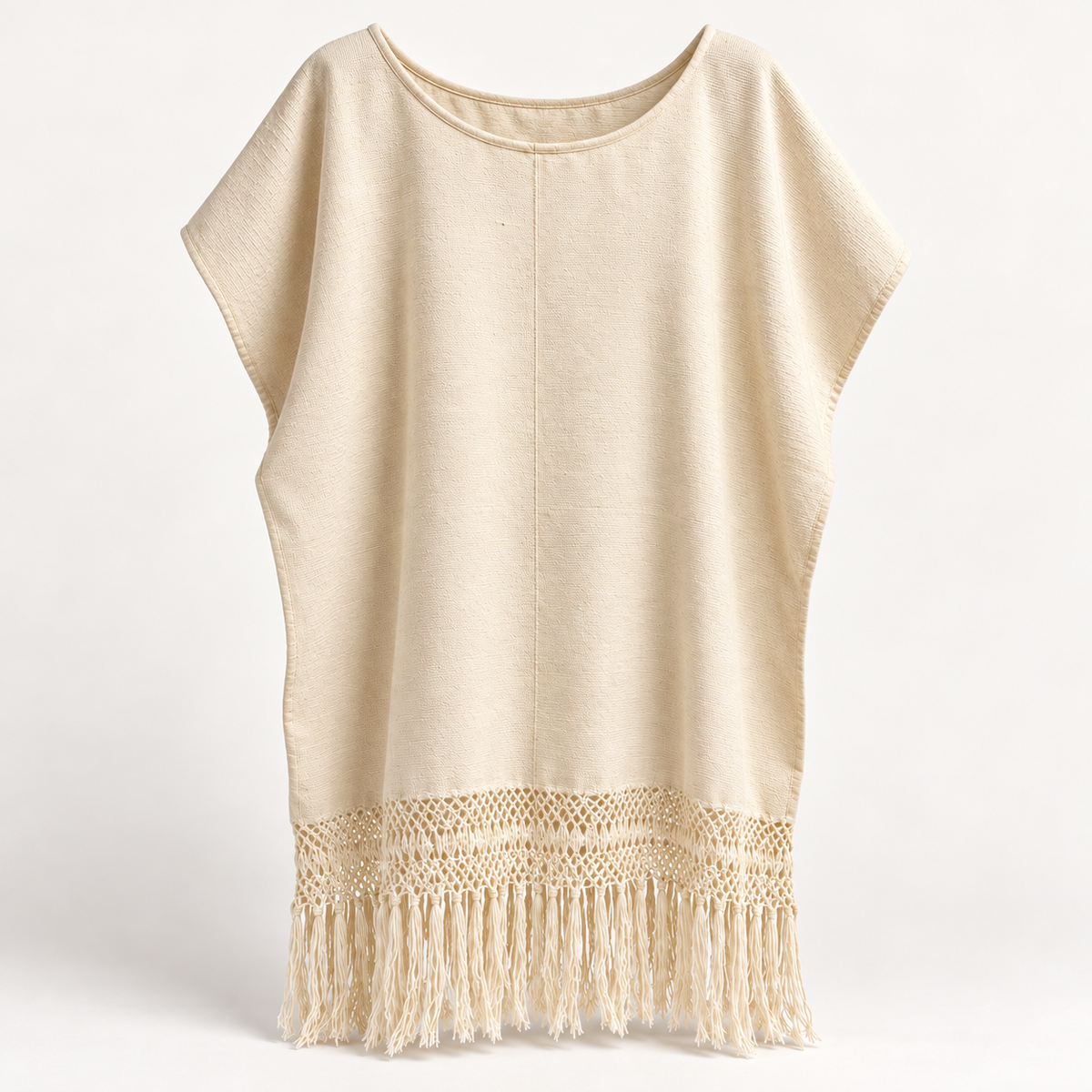 Blusa amplia con calado y flecos, vista en ángulo