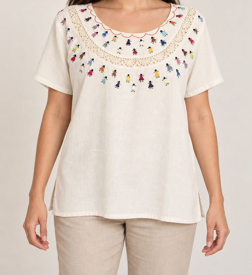 Blusa bordada Las Guarecitas en look cotidiano