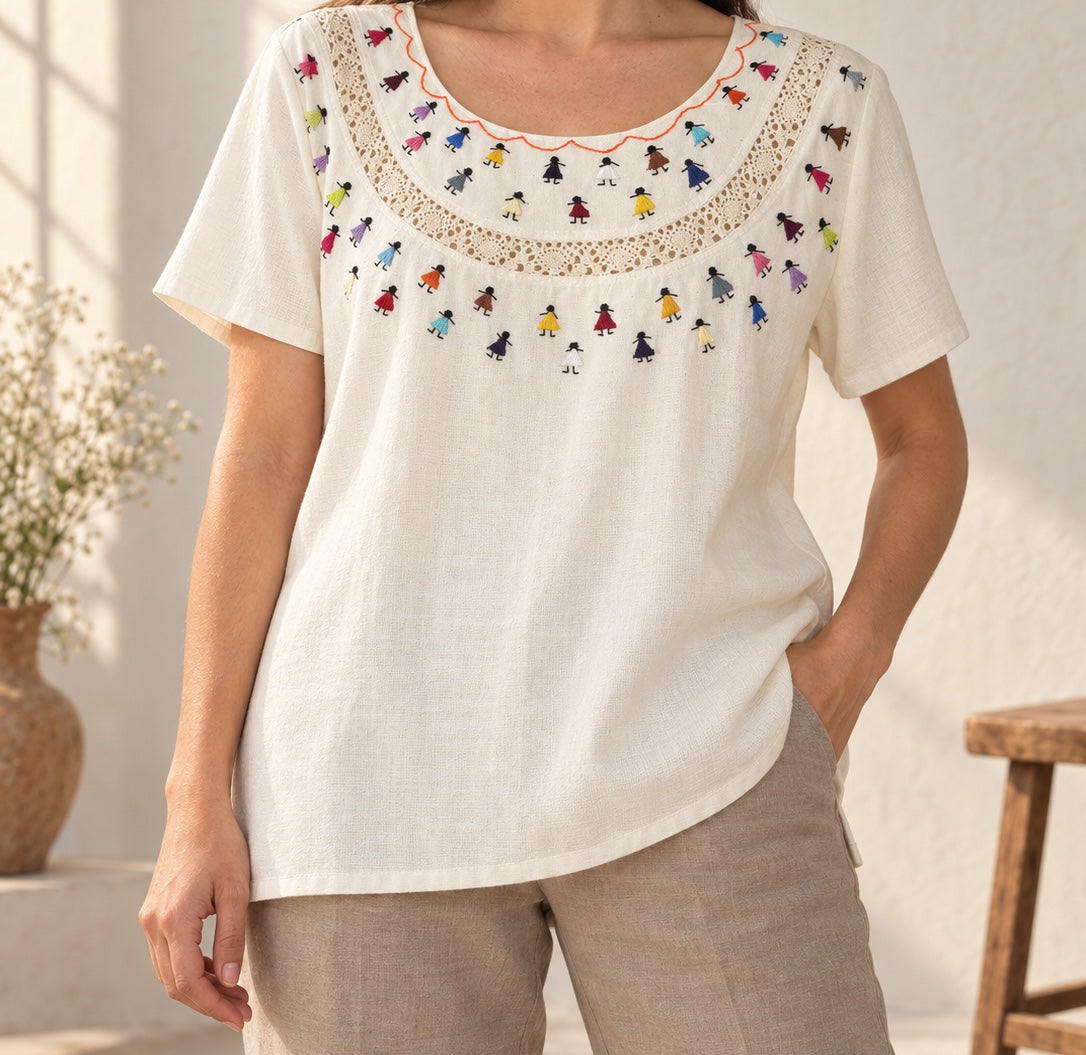 Blusa bordada Las Guarecitas en look editorial