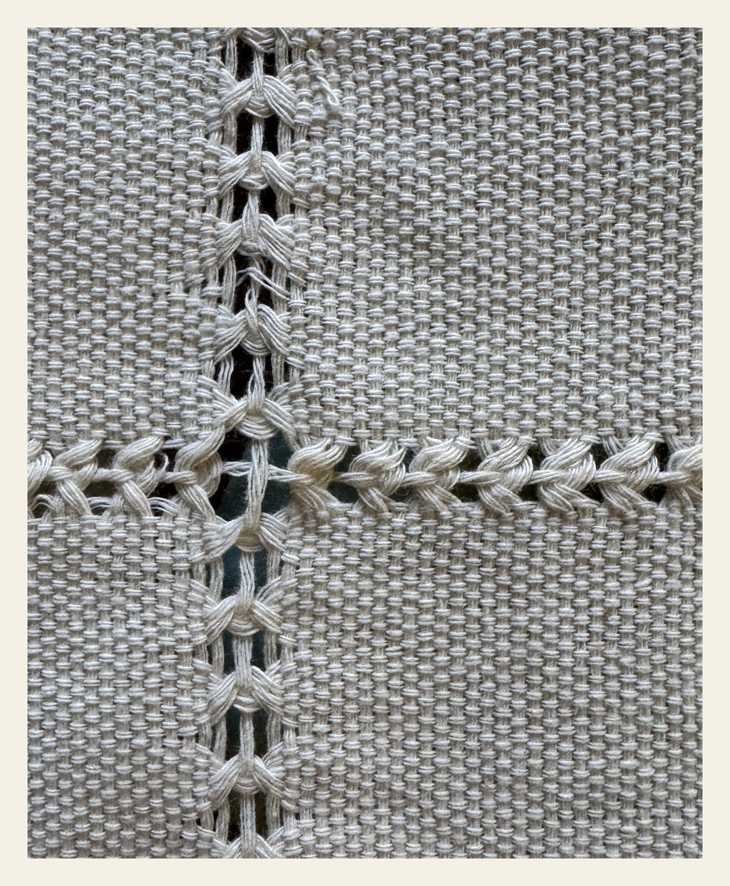 Mantel individual deshilado 3×4: fotografía real del deshilado