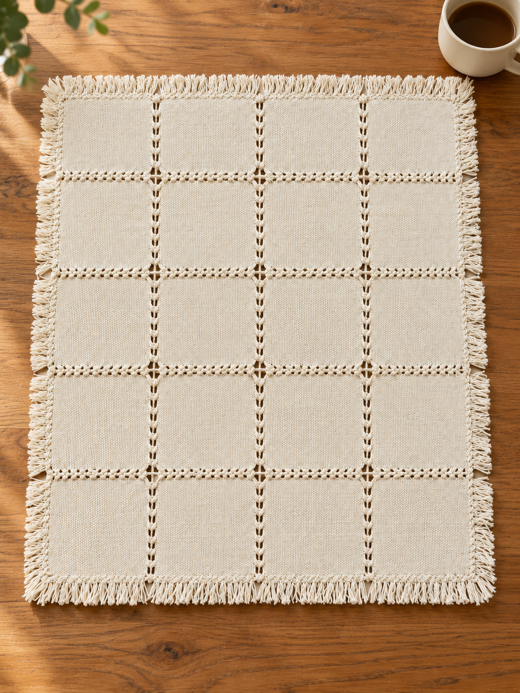 Mantel individual multideshilado 4×5 en una mesa (imagen ilustrativa creada con IA)