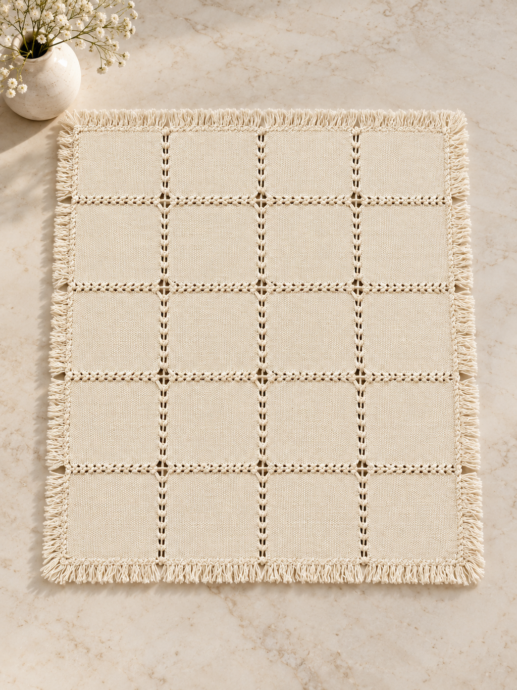 Mantel individual multideshilado 4×5: ambiente editorial (imagen ilustrativa creada con IA)