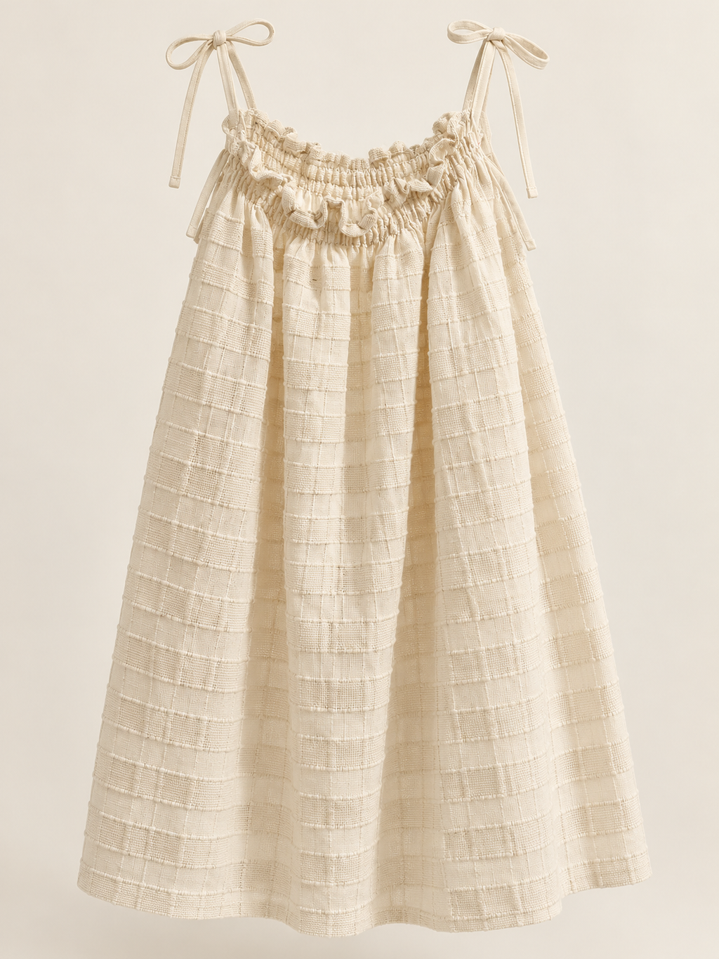 Vestido de niña de panalillo con tirantes: vista principal (imagen ilustrativa creada con IA)