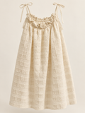 Vestido de niña de panalillo con tirantes: vista principal (imagen ilustrativa creada con IA)